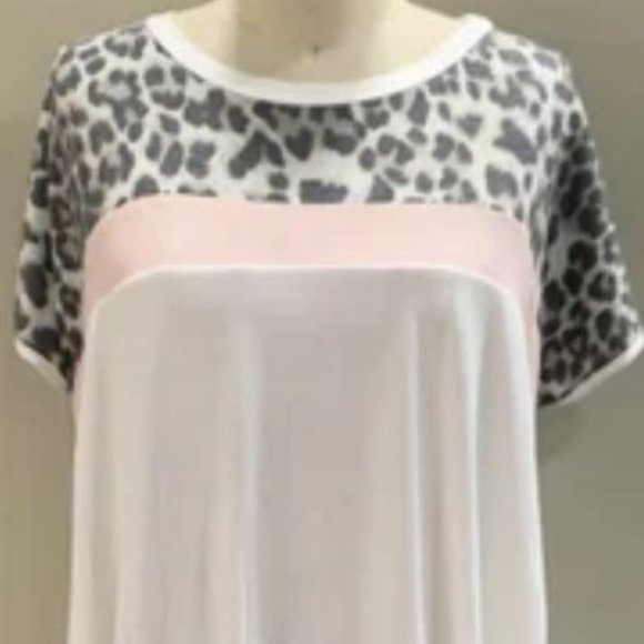 NWOT Sew in Love Flowy Top with Animal Print Size Small - Picture 1 of 4